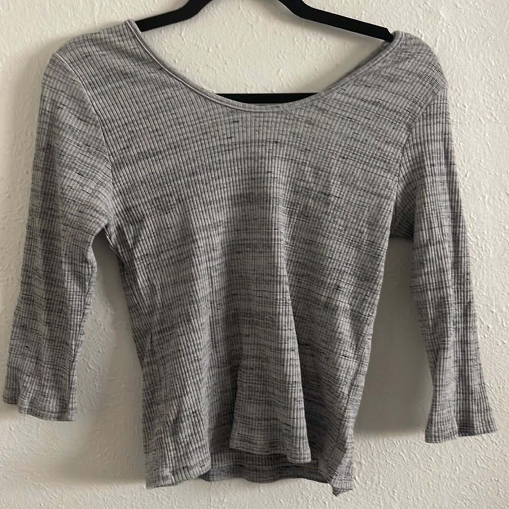 Long sleeve grey crop shirt